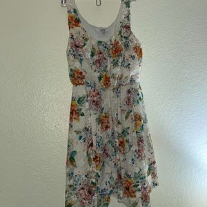 White floral knew high dress.